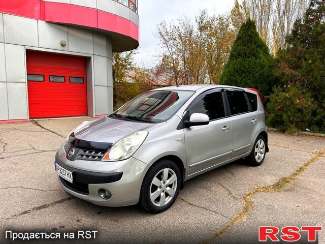 Серый Ниссан Ноут, объемом двигателя 1.4 л и пробегом 209 тыс. км за 5000 $, фото 2 на Automoto.ua