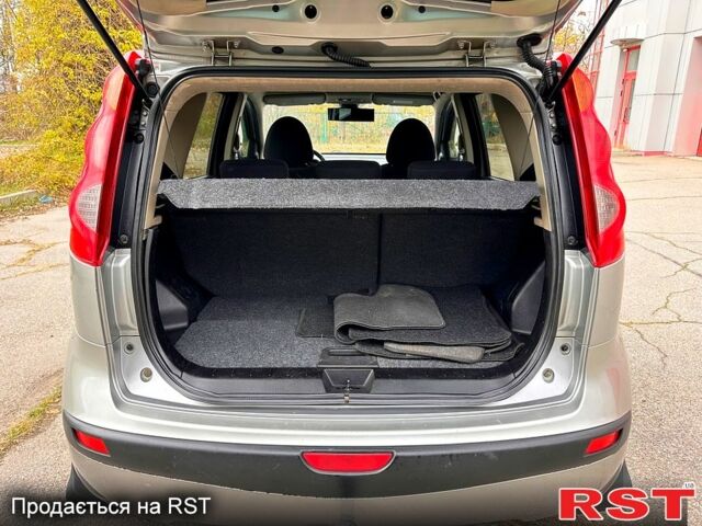 Серый Ниссан Ноут, объемом двигателя 1.4 л и пробегом 209 тыс. км за 5000 $, фото 5 на Automoto.ua