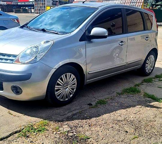 Серый Ниссан Ноут, объемом двигателя 1.4 л и пробегом 221 тыс. км за 5600 $, фото 10 на Automoto.ua