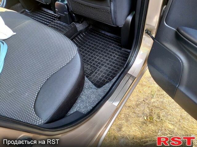 Серый Ниссан Ноут, объемом двигателя 1.4 л и пробегом 0 тыс. км за 5200 $, фото 9 на Automoto.ua