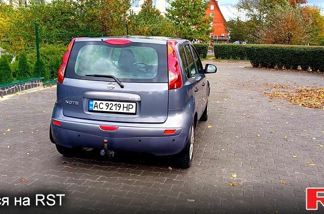 Сірий Ніссан Ноут, об'ємом двигуна 1.6 л та пробігом 240 тис. км за 7000 $, фото 3 на Automoto.ua