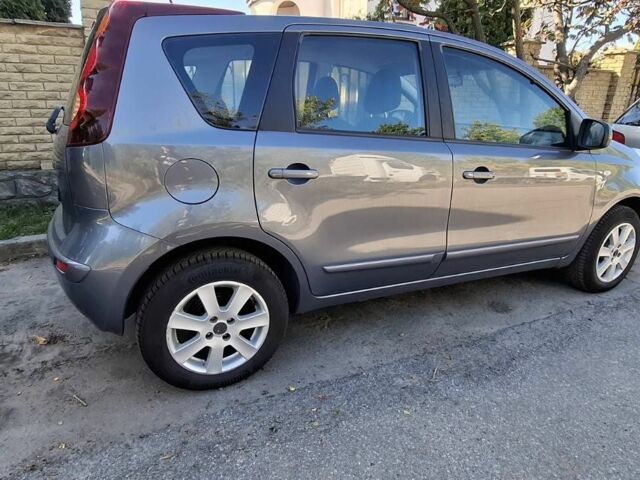 Серый Ниссан Ноут, объемом двигателя 1.6 л и пробегом 159 тыс. км за 6600 $, фото 3 на Automoto.ua