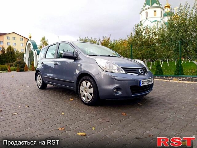 Сірий Ніссан Ноут, об'ємом двигуна 1.6 л та пробігом 240 тис. км за 7000 $, фото 1 на Automoto.ua