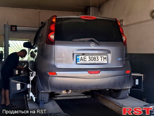 Сірий Ніссан Ноут, об'ємом двигуна 1.4 л та пробігом 27000 тис. км за 6000 $, фото 10 на Automoto.ua