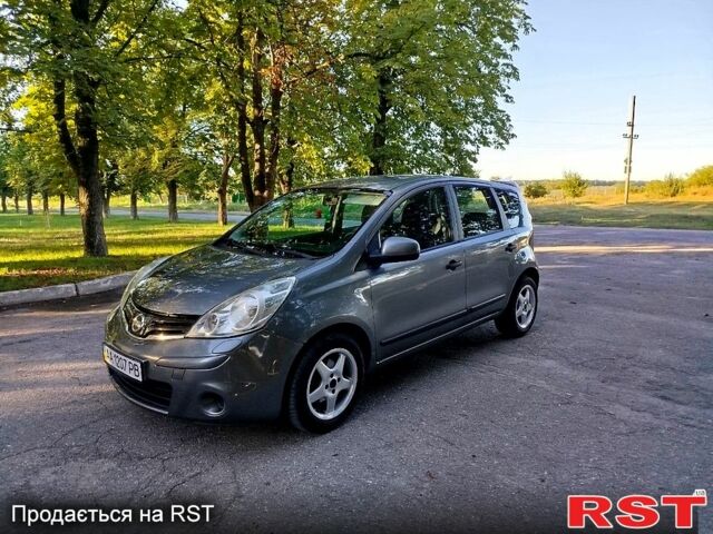 Серый Ниссан Ноут, объемом двигателя 1.4 л и пробегом 232 тыс. км за 5500 $, фото 2 на Automoto.ua