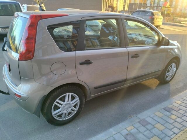 Серый Ниссан Ноут, объемом двигателя 1.6 л и пробегом 205 тыс. км за 6499 $, фото 3 на Automoto.ua