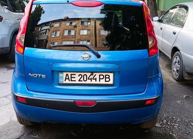 Синий Ниссан Ноут, объемом двигателя 1.6 л и пробегом 310 тыс. км за 4200 $, фото 3 на Automoto.ua