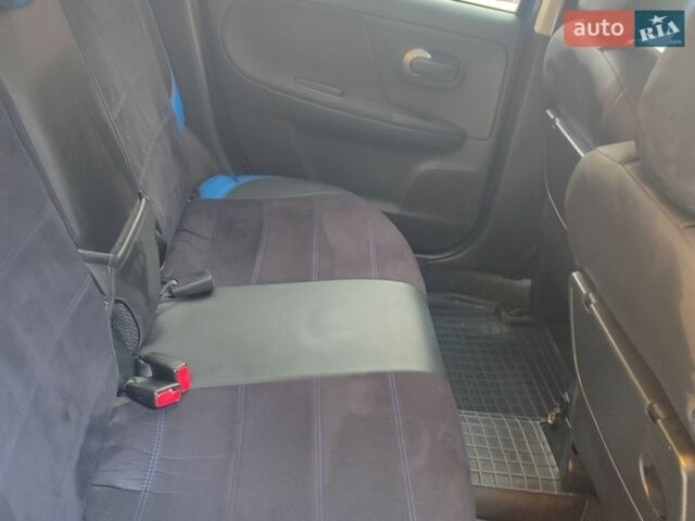 Синий Ниссан Ноут, объемом двигателя 1.6 л и пробегом 205 тыс. км за 6400 $, фото 5 на Automoto.ua