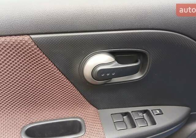 Синий Ниссан Ноут, объемом двигателя 1.6 л и пробегом 189 тыс. км за 4850 $, фото 17 на Automoto.ua