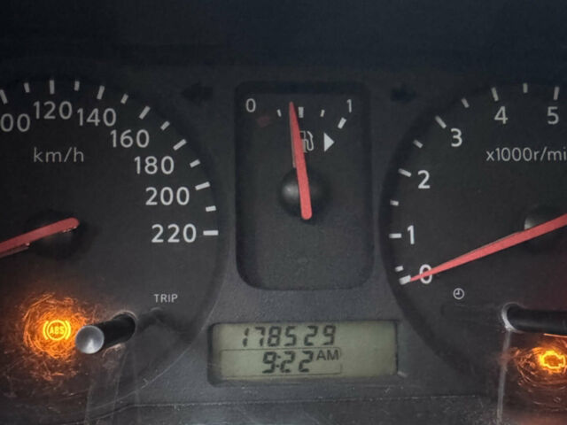 Синий Ниссан Ноут, объемом двигателя 1.39 л и пробегом 180 тыс. км за 4800 $, фото 4 на Automoto.ua
