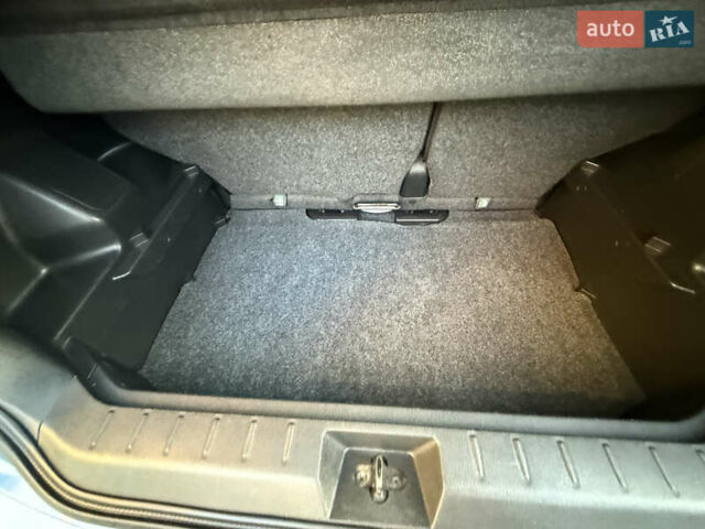 Синій Ніссан Ноут, об'ємом двигуна 1.4 л та пробігом 190 тис. км за 5800 $, фото 46 на Automoto.ua