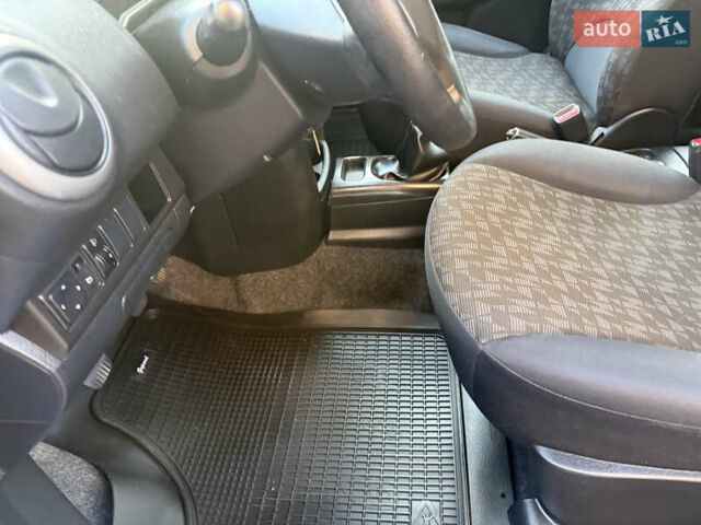 Синій Ніссан Ноут, об'ємом двигуна 1.4 л та пробігом 190 тис. км за 5800 $, фото 30 на Automoto.ua