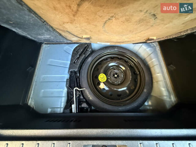 Синій Ніссан Ноут, об'ємом двигуна 1.4 л та пробігом 190 тис. км за 5800 $, фото 47 на Automoto.ua