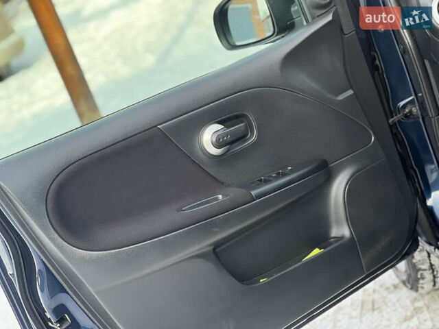 Синий Ниссан Ноут, объемом двигателя 1.6 л и пробегом 200 тыс. км за 8399 $, фото 61 на Automoto.ua