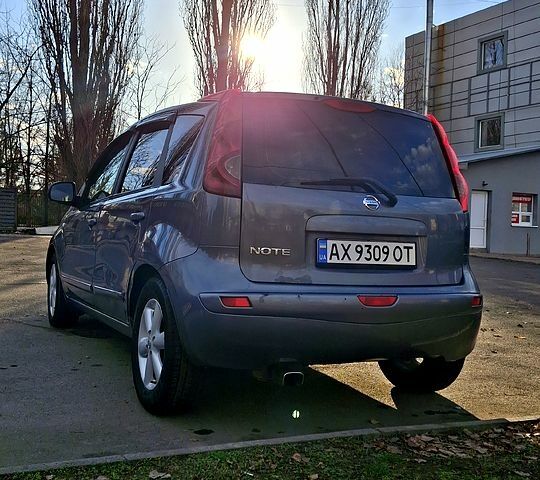 Синий Ниссан Ноут, объемом двигателя 1.4 л и пробегом 320 тыс. км за 3800 $, фото 2 на Automoto.ua