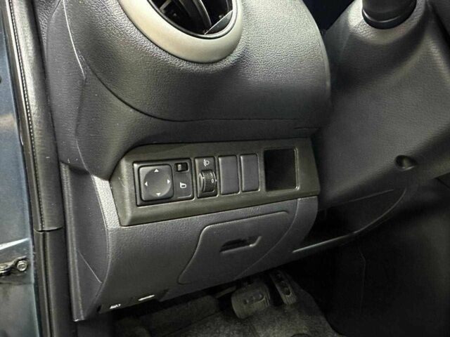 Синий Ниссан Ноут, объемом двигателя 1.6 л и пробегом 167 тыс. км за 10300 $, фото 6 на Automoto.ua