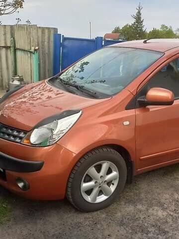 Оранжевый Ниссан Ноут, объемом двигателя 1.6 л и пробегом 210 тыс. км за 5000 $, фото 2 на Automoto.ua