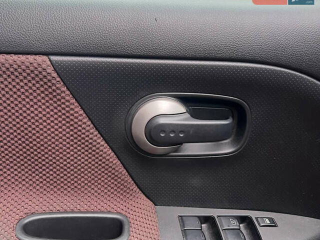 Помаранчевий Ніссан Ноут, об'ємом двигуна 1.6 л та пробігом 231 тис. км за 4199 $, фото 7 на Automoto.ua