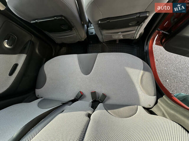 Помаранчевий Ніссан Ноут, об'ємом двигуна 1.6 л та пробігом 211 тис. км за 6600 $, фото 8 на Automoto.ua