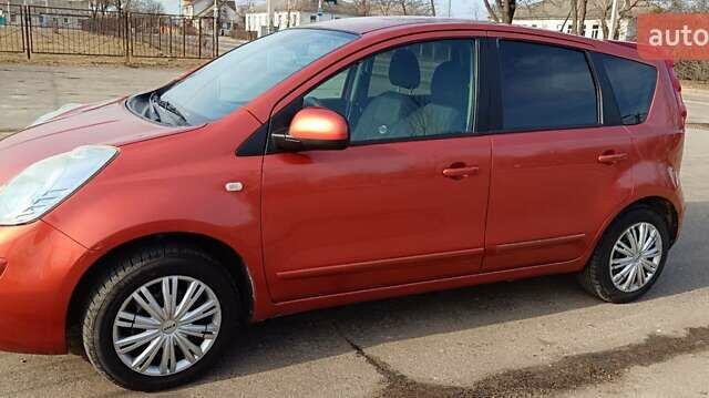 Помаранчевий Ніссан Ноут, об'ємом двигуна 1.6 л та пробігом 227 тис. км за 6400 $, фото 1 на Automoto.ua