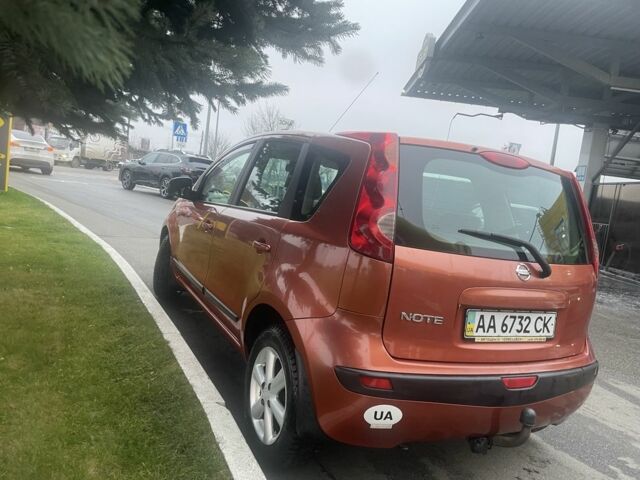 Оранжевый Ниссан Ноут, объемом двигателя 1.4 л и пробегом 200 тыс. км за 4700 $, фото 3 на Automoto.ua