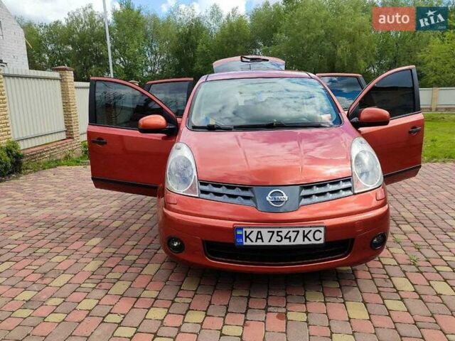 Помаранчевий Ніссан Ноут, об'ємом двигуна 1.6 л та пробігом 250 тис. км за 6000 $, фото 1 на Automoto.ua