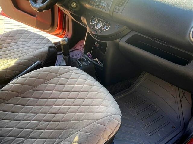 Оранжевый Ниссан Ноут, объемом двигателя 1.4 л и пробегом 257 тыс. км за 5000 $, фото 4 на Automoto.ua