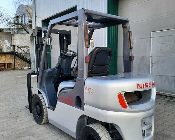 Сірий Ніссан ПХ, об'ємом двигуна 2.1 л та пробігом 0 тис. км за 8700 $, фото 2 на Automoto.ua