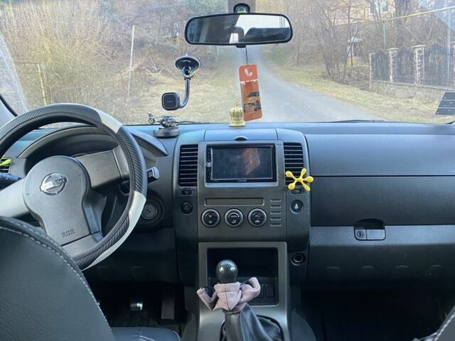 Ниссан Патфайндер 2008 в Мукачеве на Automoto.ua Белый Ниссан Патфайндер, объемом двигателя 2.5 л и пробегом 251 тыс. км за 7800 $, фото 3 на Automoto.ua