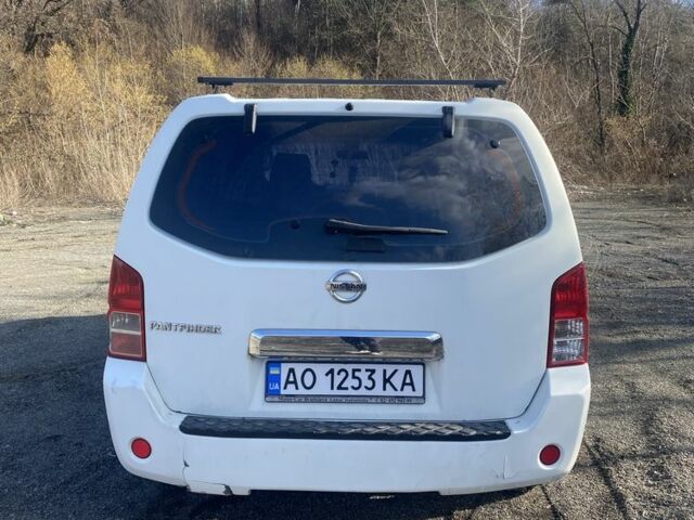 Ниссан Патфайндер 2008 в Мукачеве на Automoto.ua Белый Ниссан Патфайндер, объемом двигателя 2.5 л и пробегом 251 тыс. км за 7800 $, фото 10 на Automoto.ua