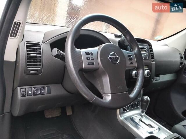 Белый Ниссан Патфайндер, объемом двигателя 2.5 л и пробегом 255 тыс. км за 14900 $, фото 9 на Automoto.ua