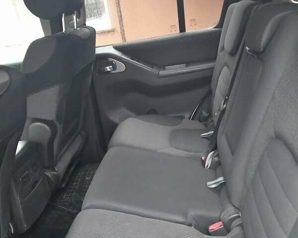 Белый Ниссан Патфайндер, объемом двигателя 2.5 л и пробегом 255 тыс. км за 14900 $, фото 8 на Automoto.ua