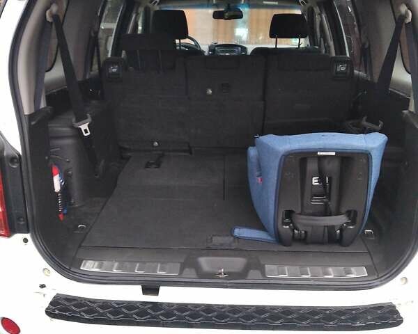 Белый Ниссан Патфайндер, объемом двигателя 2.5 л и пробегом 255 тыс. км за 14900 $, фото 5 на Automoto.ua