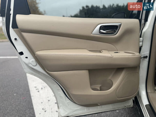 Белый Ниссан Патфайндер, объемом двигателя 3.5 л и пробегом 267 тыс. км за 13499 $, фото 28 на Automoto.ua