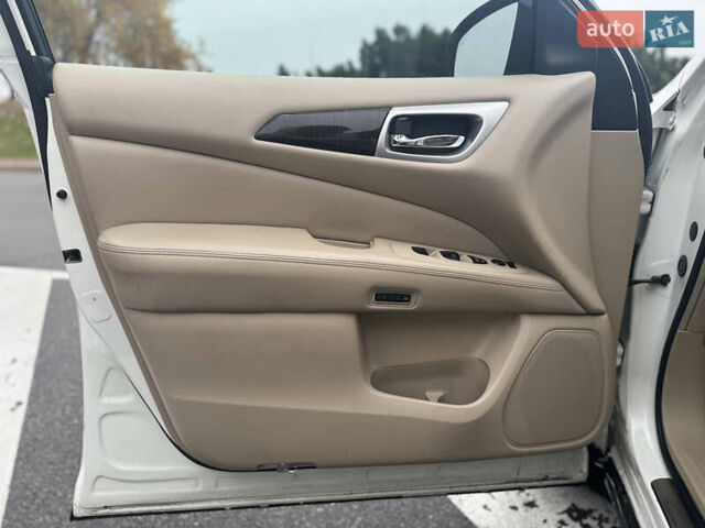 Белый Ниссан Патфайндер, объемом двигателя 3.5 л и пробегом 267 тыс. км за 13499 $, фото 9 на Automoto.ua