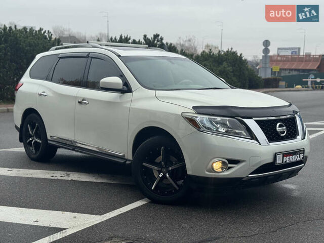 Белый Ниссан Патфайндер, объемом двигателя 3.5 л и пробегом 267 тыс. км за 13499 $, фото 1 на Automoto.ua