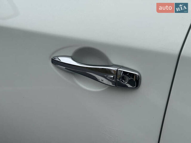 Белый Ниссан Патфайндер, объемом двигателя 3.5 л и пробегом 267 тыс. км за 13499 $, фото 7 на Automoto.ua