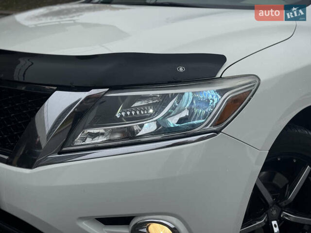 Белый Ниссан Патфайндер, объемом двигателя 3.5 л и пробегом 267 тыс. км за 13499 $, фото 3 на Automoto.ua