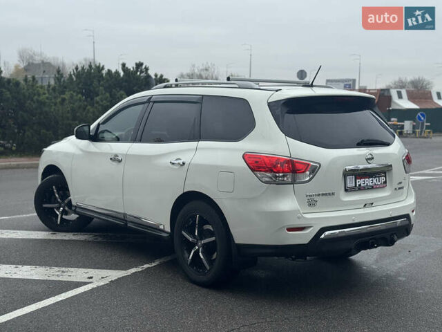 Белый Ниссан Патфайндер, объемом двигателя 3.5 л и пробегом 267 тыс. км за 13499 $, фото 5 на Automoto.ua