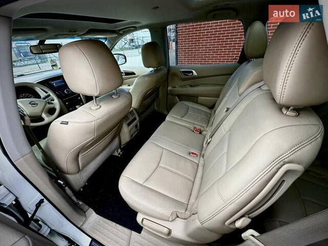 Белый Ниссан Патфайндер, объемом двигателя 2.5 л и пробегом 220 тыс. км за 11900 $, фото 15 на Automoto.ua