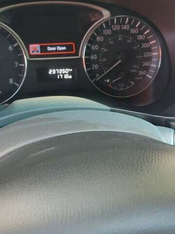 Белый Ниссан Патфайндер, объемом двигателя 3.5 л и пробегом 236 тыс. км за 15200 $, фото 18 на Automoto.ua