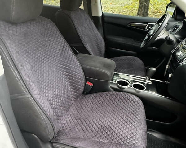 Белый Ниссан Патфайндер, объемом двигателя 3.5 л и пробегом 250 тыс. км за 11700 $, фото 17 на Automoto.ua