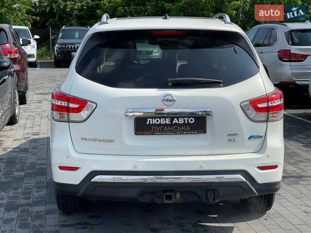 Белый Ниссан Патфайндер, объемом двигателя 2.5 л и пробегом 143 тыс. км за 12600 $, фото 4 на Automoto.ua