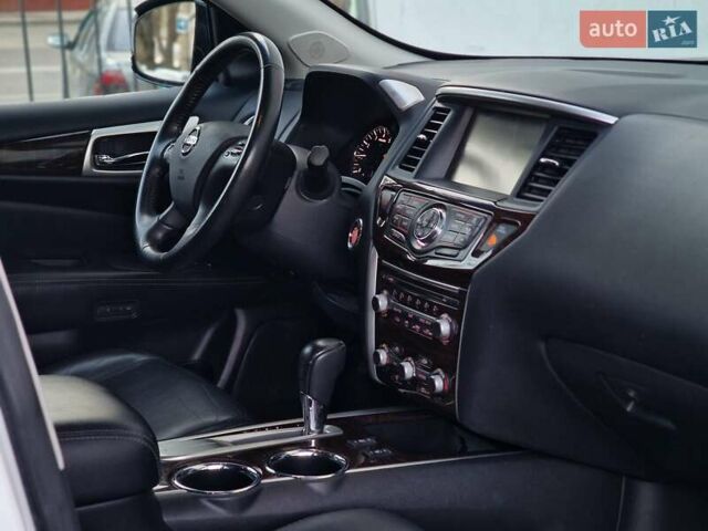 Білий Ніссан Патфайндер, об'ємом двигуна 2.5 л та пробігом 223 тис. км за 13490 $, фото 43 на Automoto.ua