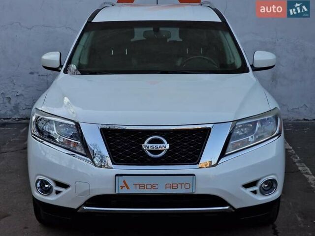 Білий Ніссан Патфайндер, об'ємом двигуна 2.5 л та пробігом 223 тис. км за 13490 $, фото 3 на Automoto.ua
