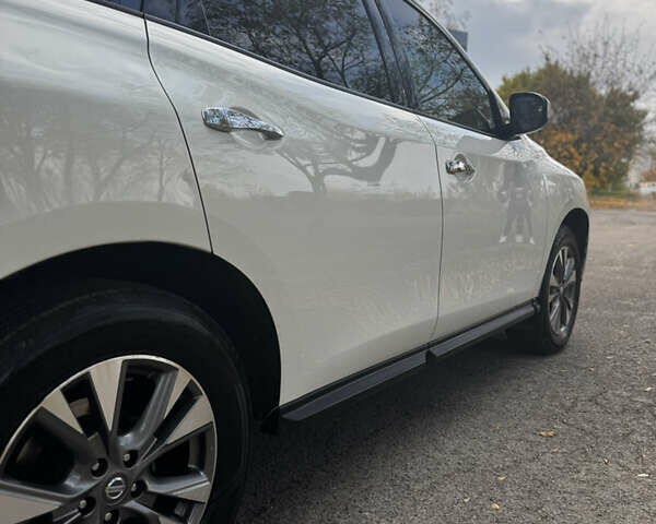 Белый Ниссан Патфайндер, объемом двигателя 3.5 л и пробегом 250 тыс. км за 11700 $, фото 6 на Automoto.ua