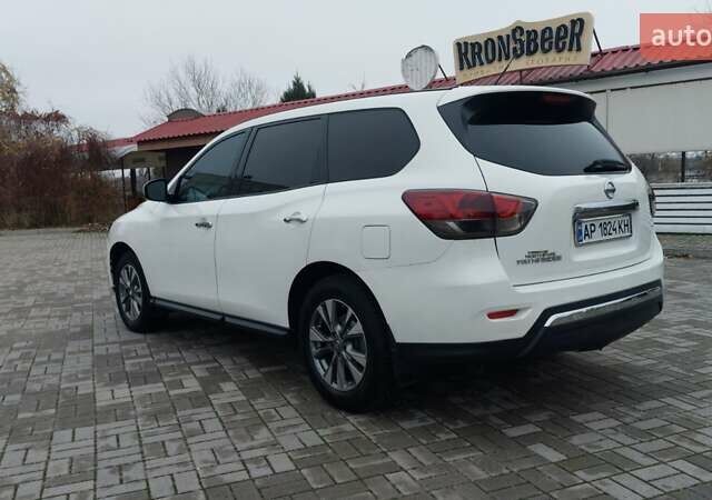 Белый Ниссан Патфайндер, объемом двигателя 3.5 л и пробегом 250 тыс. км за 12700 $, фото 4 на Automoto.ua