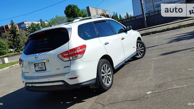 Белый Ниссан Патфайндер, объемом двигателя 2.49 л и пробегом 270 тыс. км за 12399 $, фото 7 на Automoto.ua