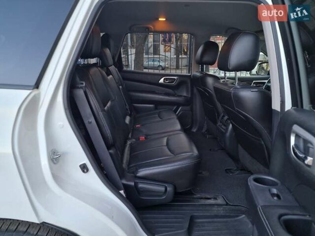 Білий Ніссан Патфайндер, об'ємом двигуна 2.5 л та пробігом 223 тис. км за 13490 $, фото 47 на Automoto.ua