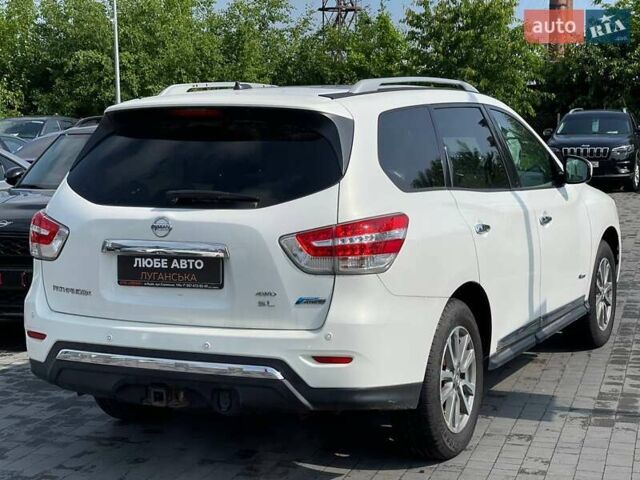 Белый Ниссан Патфайндер, объемом двигателя 2.5 л и пробегом 143 тыс. км за 12600 $, фото 5 на Automoto.ua